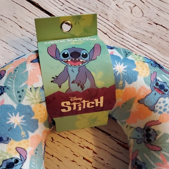 🆕️ CUTE DISNEY STITCH OR MINNIE MOUSE TRAVEL PILLOW 🥰 - Picture 4 of 10